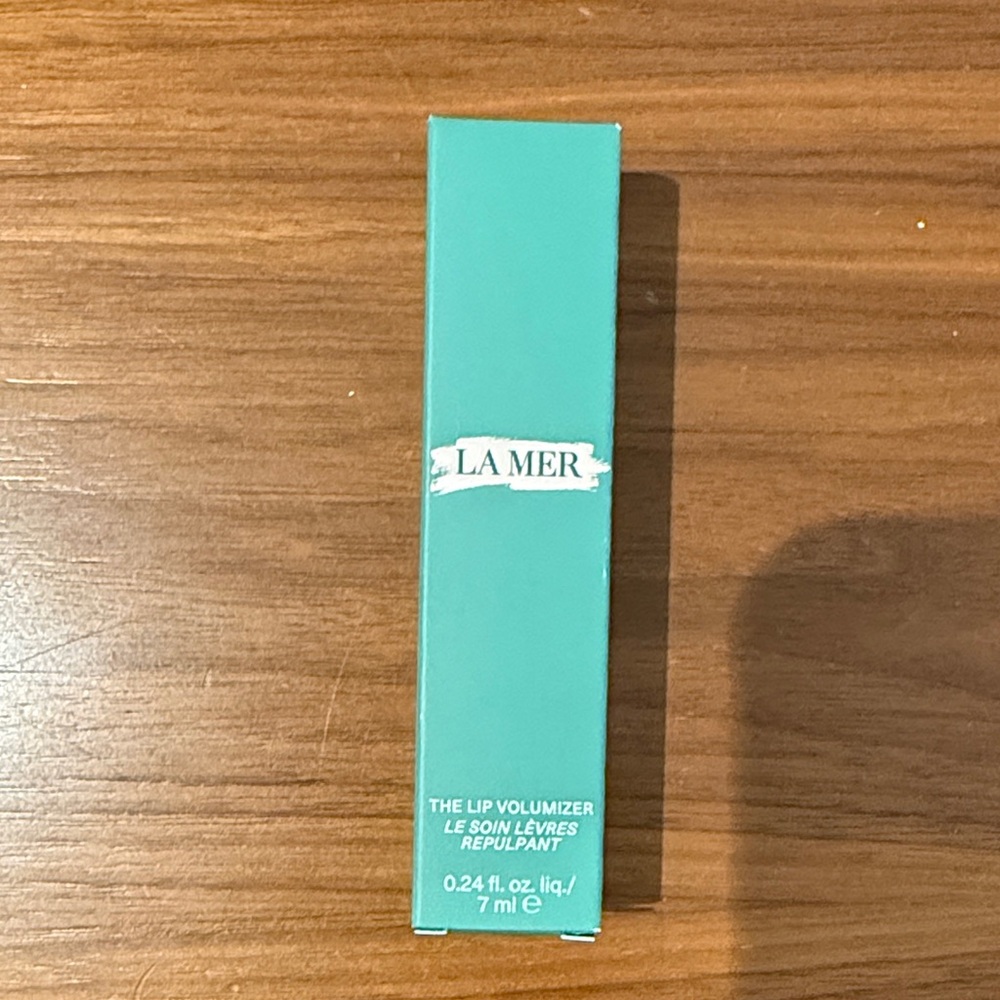 La Mer Lip Volumizer in Sheer Coral